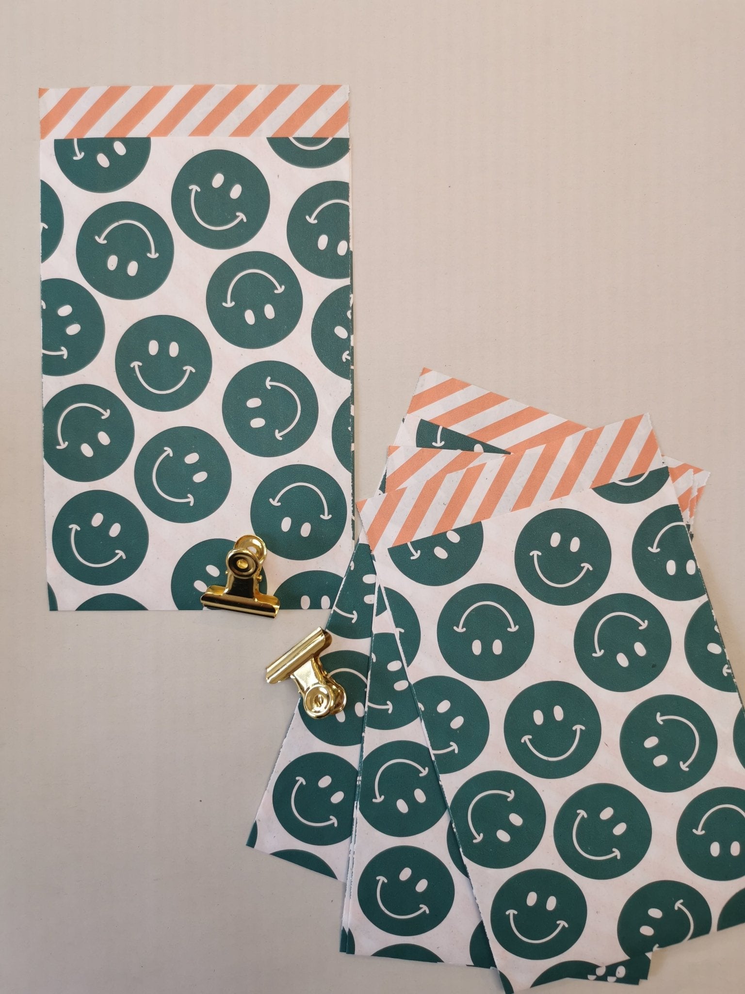 Geschenktüte Smiley grün - kleinstadtleben concept store